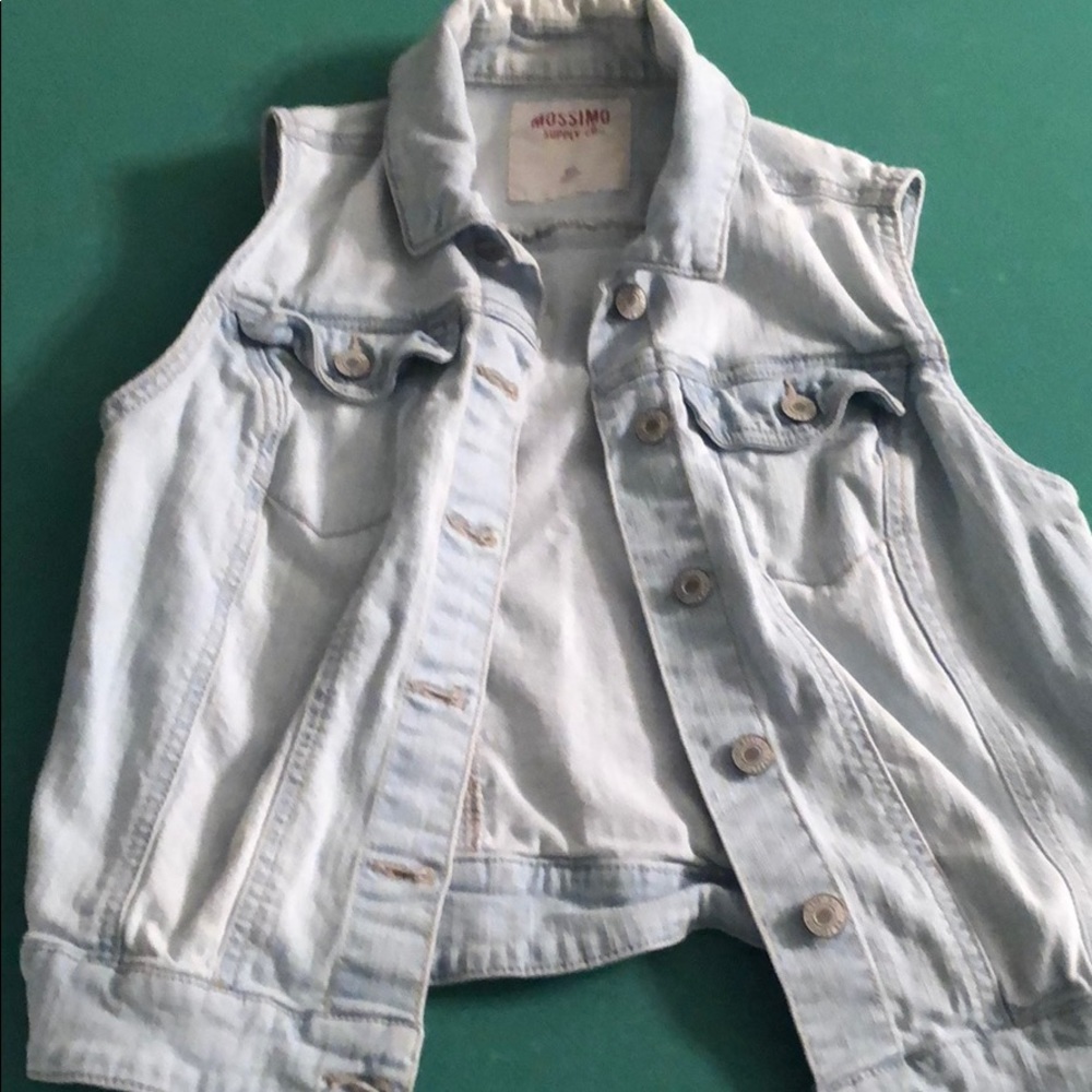 Sleeveless jean jacket